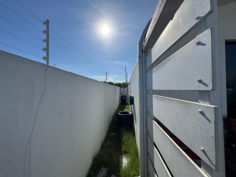 2 Bedroom Property for Sale in The Connifers Western Cape